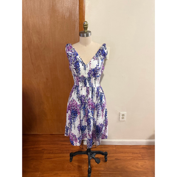 Dolce & Gabbana Dresses & Skirts - Women's Dolce & Gabbana Mini Dress Size 6 White Purple Floral